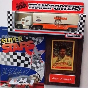 Alan Kulwicki Hooters  3 Pc. Collection